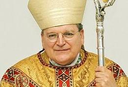 Archbishop Raymond Leo Burke.jpg,<br> foto: Original uploader was Geerlingguy at en.<br>wikipedia. <br>CC-BY-SA-2.5, 2.0